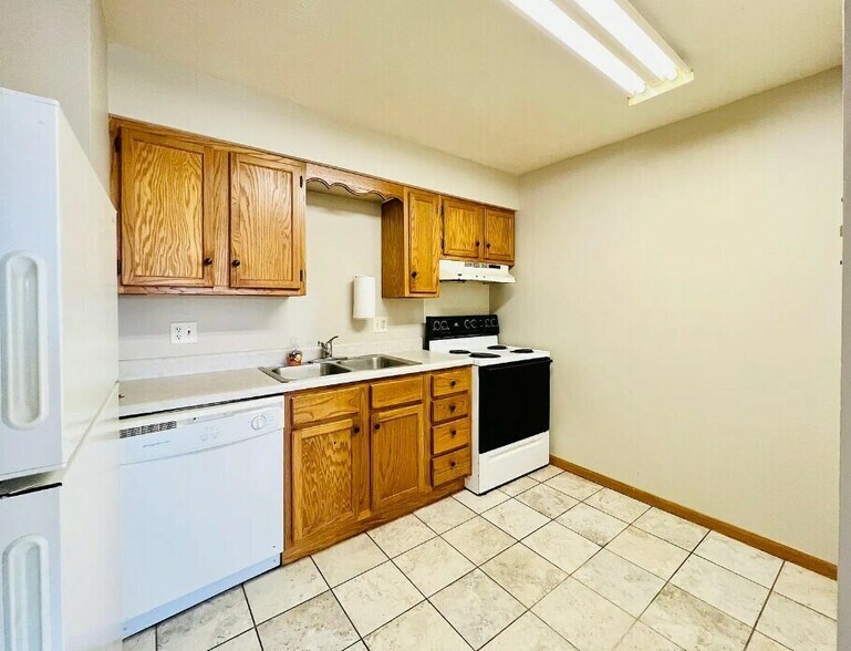 More Photos Of 3915 N 70th Cir, Omaha Apartments For Sale