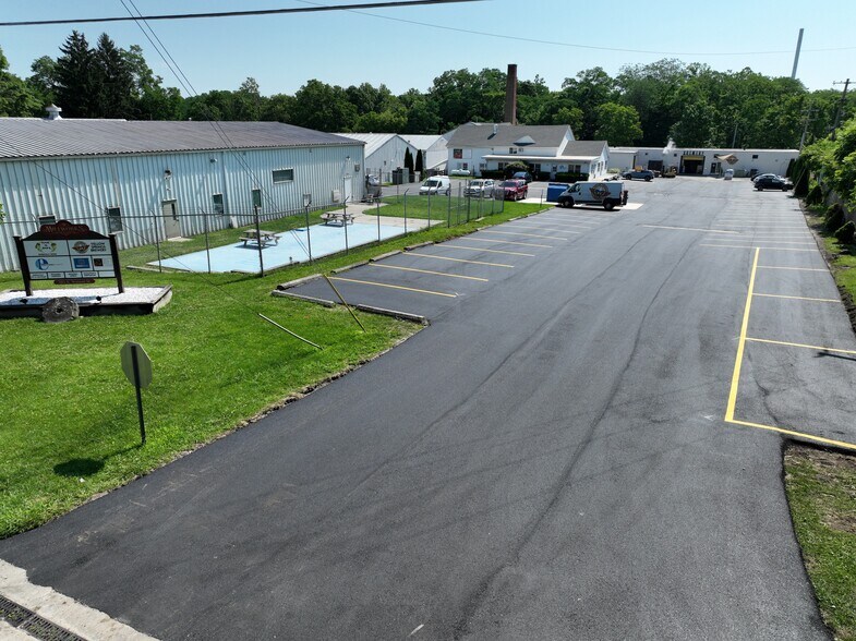 More Photos Of 305 N Walnut St, Yellow Springs Warehouse For Sale