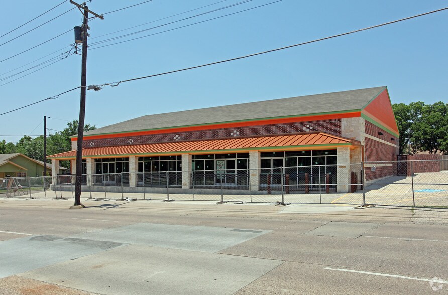 More Photos Of 909 S Tyler St, Dallas Medical For Sale