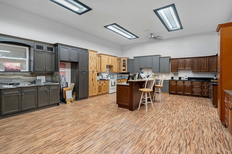 More Photos Of 9926 Denton Ave, Hudson Warehouse For Lease