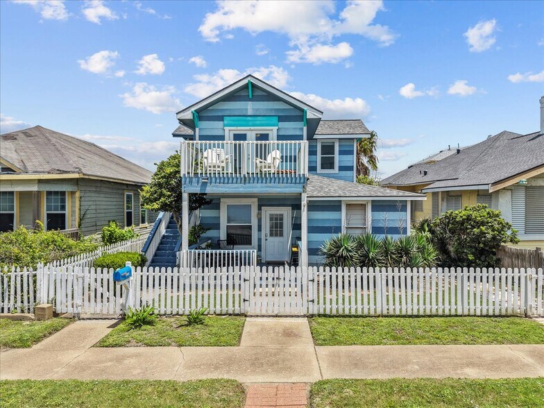 More Photos Of 1310 Avenue N 1/2, Galveston Apartments For Sale