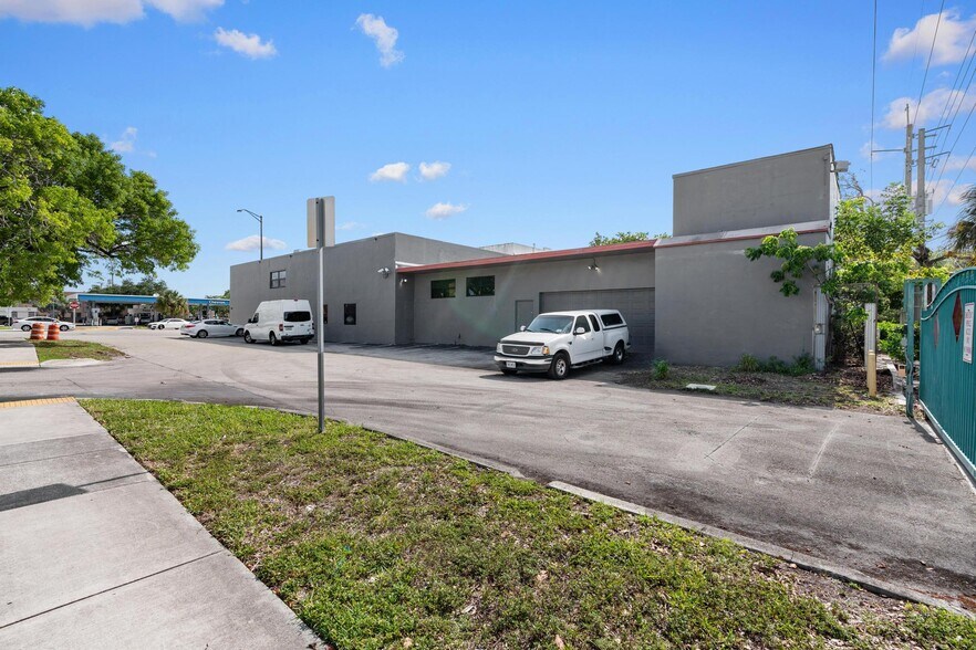 More Photos Of 1500 E Commercial Blvd, Fort Lauderdale Freestanding For Sale