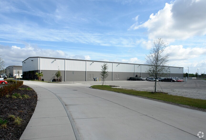 More Photos Of 11316 Boggy Creek Rd, Orlando Warehouse For Lease