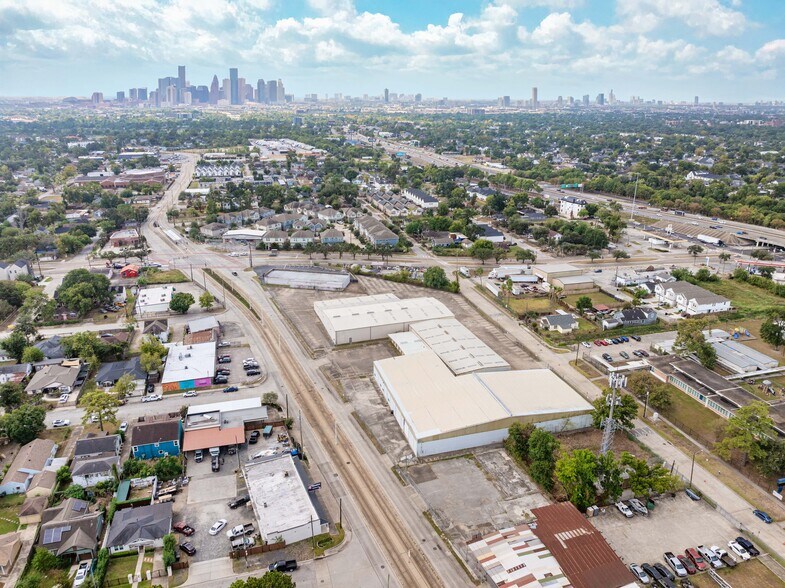 More Photos Of 4909 Fulton St, Houston Warehouse For Lease