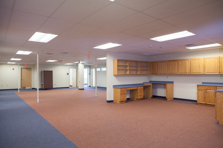 More Photos Of 2 Pillsbury St, Concord Office For Lease