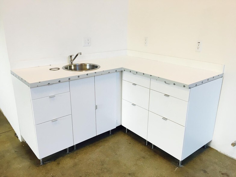 More Photos Of 3751 E Olympic Blvd, Los Angeles Office For Lease