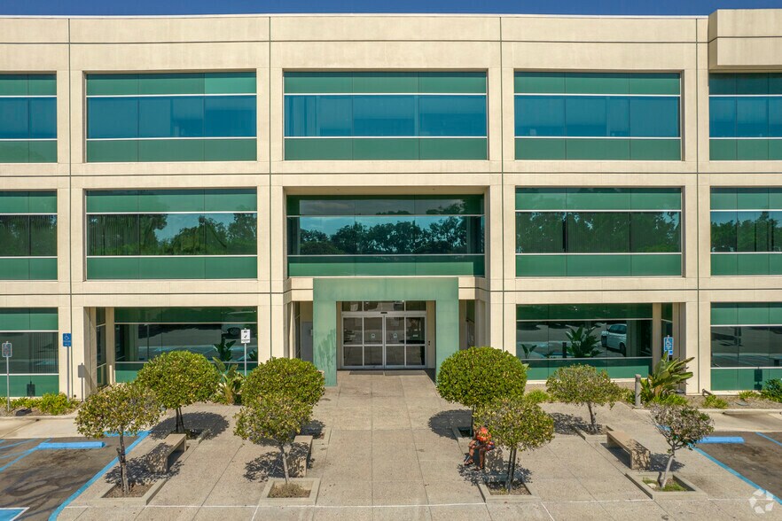 More Photos Of 995 Gateway Center Way, San Diego Medical For Lease