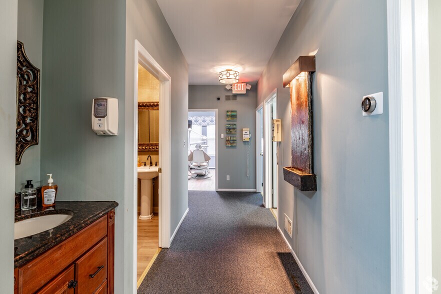 More Photos Of 430 Bridge Plaza Dr, Manalapan Township Medical For Sale