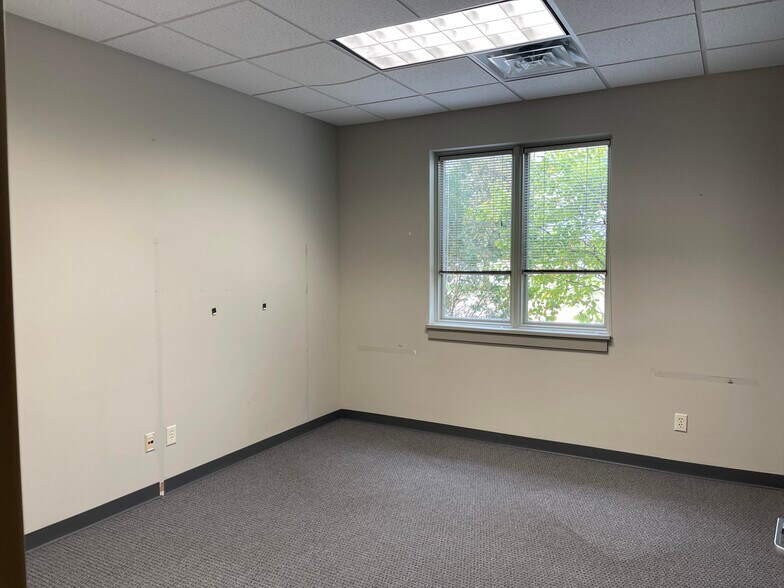 More Photos Of 303 N Hershey Rd, Bloomington Medical For Lease