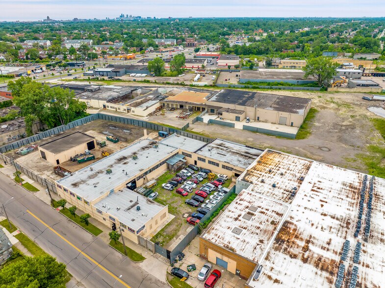 More Photos Of 7075 Lyndon St, Detroit Warehouse For Sale