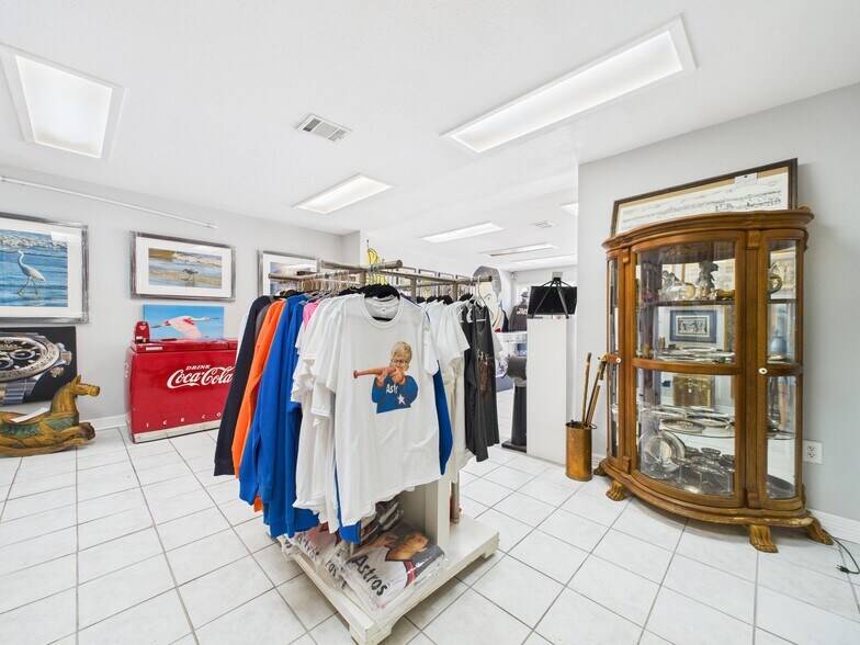 More Photos Of 2327 Winnie St, Galveston General Retail For Sale