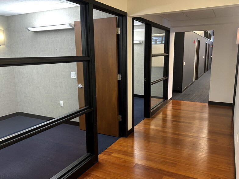 More Photos Of 6200 Mineral Point Rd, Madison Office For Sale