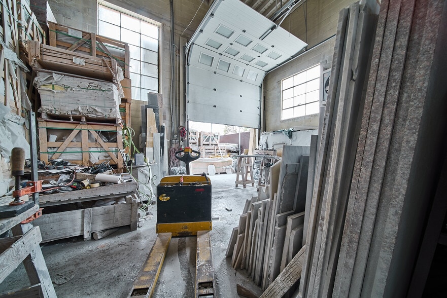 More Photos Of 2100 Jericho Tpke, Garden City Park Warehouse For Lease