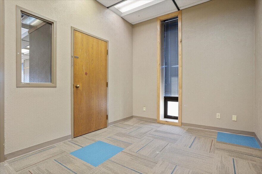 More Photos Of 1904 E 15th St, Cheyenne Office For Sale