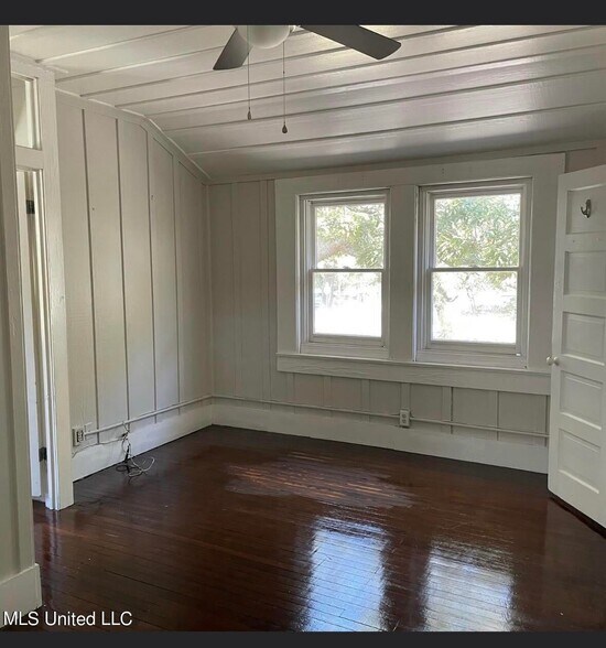 More Photos Of 1117 Washington Ave, Ocean Springs Medical For Sale