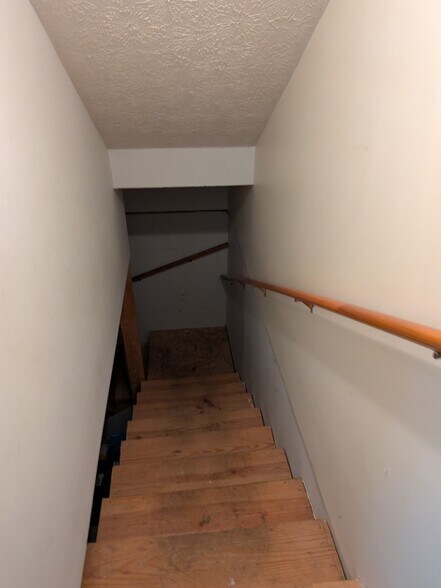 More Photos Of 380 Browns Ln, Coshocton Office For Lease