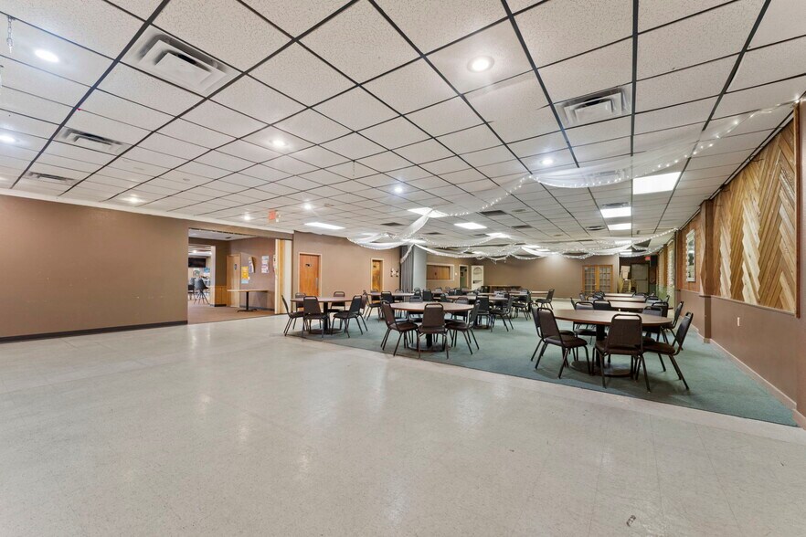 More Photos Of 118 Railroad Ave NE, Mora General Retail For Sale