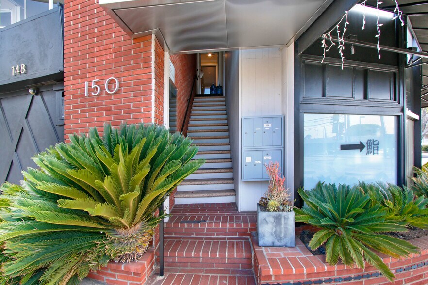 More Photos Of 144-150 S Barrington Ave, Los Angeles Storefront Retail Office For Sale