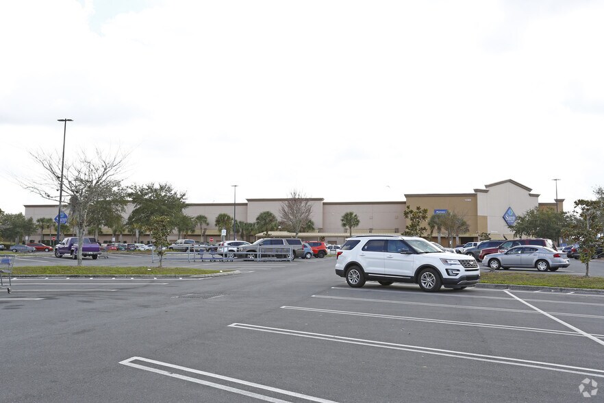 More Photos Of 13050-13088 Cortez Blvd, Spring Hill General Retail For Lease