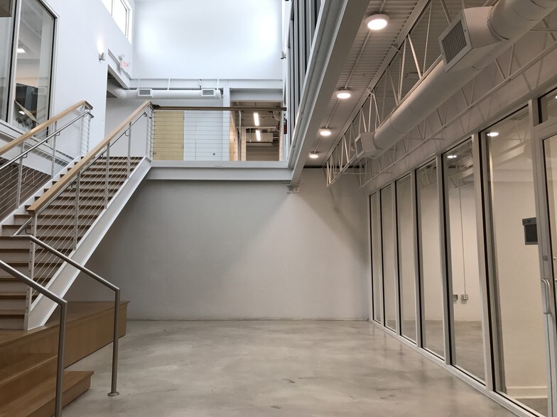 More Photos Of 2912 W 6th St, Fort Worth Loft Creative Space For Lease