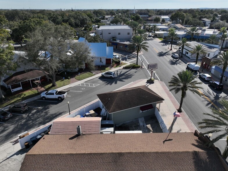 More Photos Of 123 Main St, Auburndale Freestanding For Sale