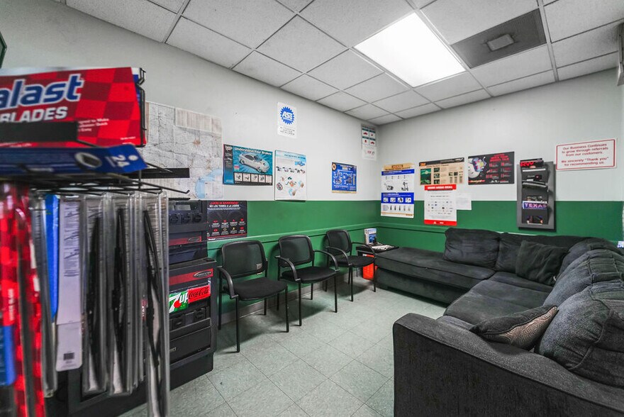 More Photos Of 502 Washington St, South Houston Warehouse For Sale