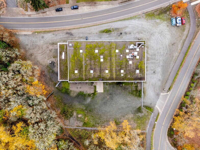 More Photos Of 1555-1557 SE Crystal Lake Dr, Corvallis Warehouse For Lease