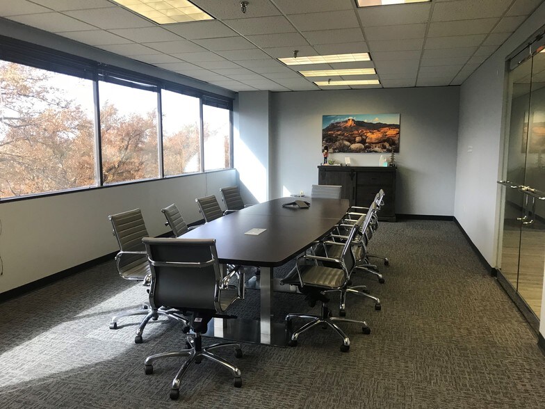 More Photos Of 1004 N Big Spring St, Midland Office For Lease