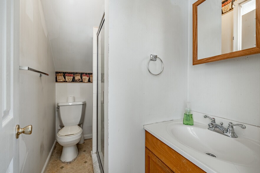 More Photos Of 663 Clearview Ave, Trevose Light Manufacturing For Sale