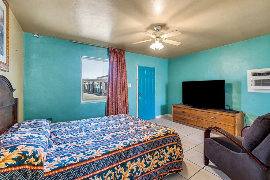 More Photos Of 537 S Country Club Dr, Mesa Hotel For Sale