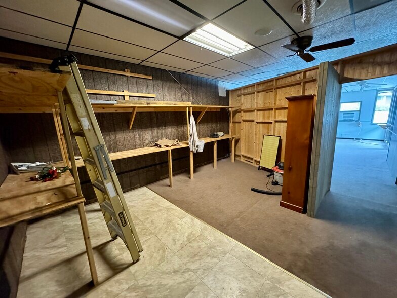 More Photos Of 194 Guy Park Ave, Amsterdam General Retail For Sale