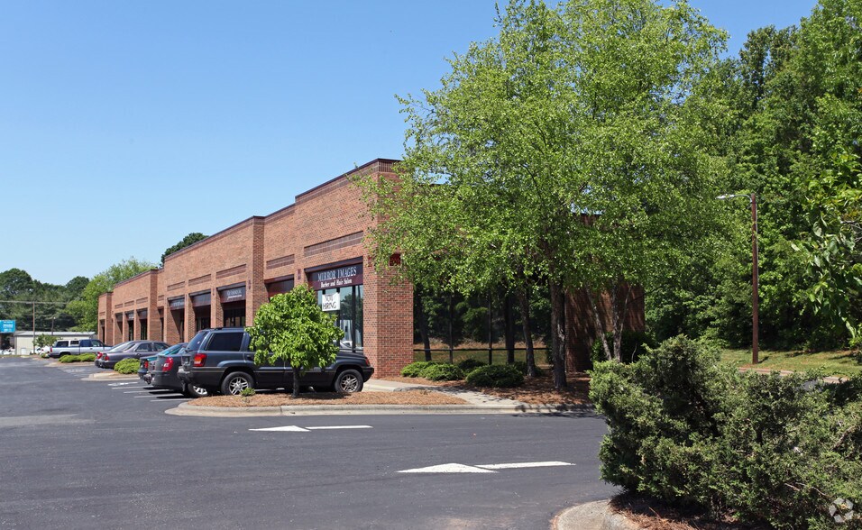 More Photos Of 8100 North Point Blvd, Winston-Salem Flex For Lease