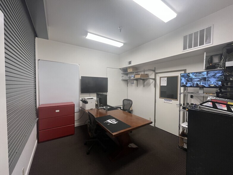 More Photos Of 211 Fern St, Santa Cruz Showroom For Sale