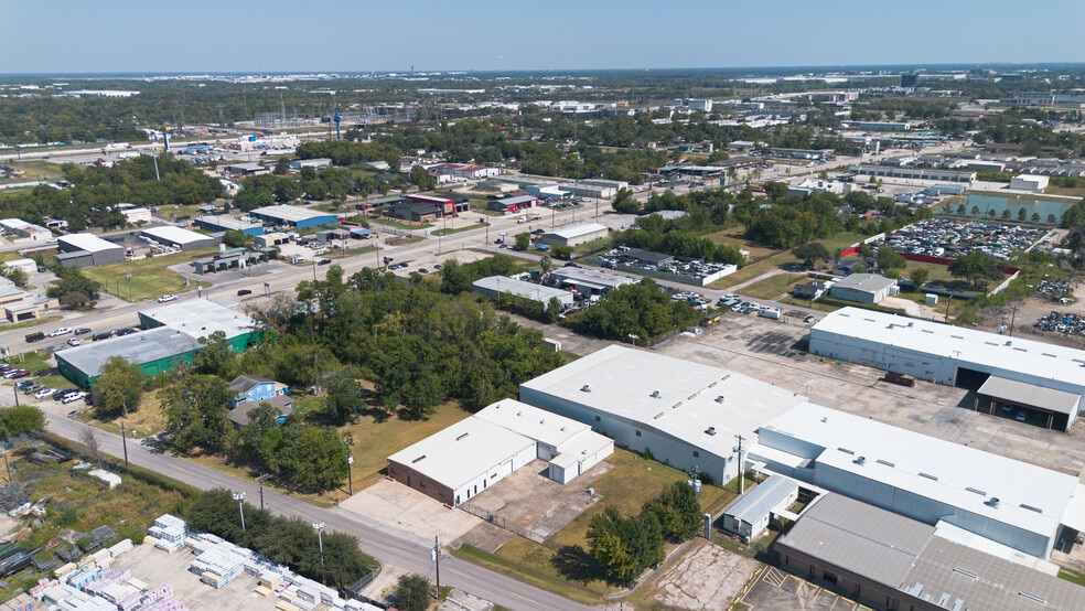 More Photos Of 14826 Yarberry St, Houston Warehouse For Sale