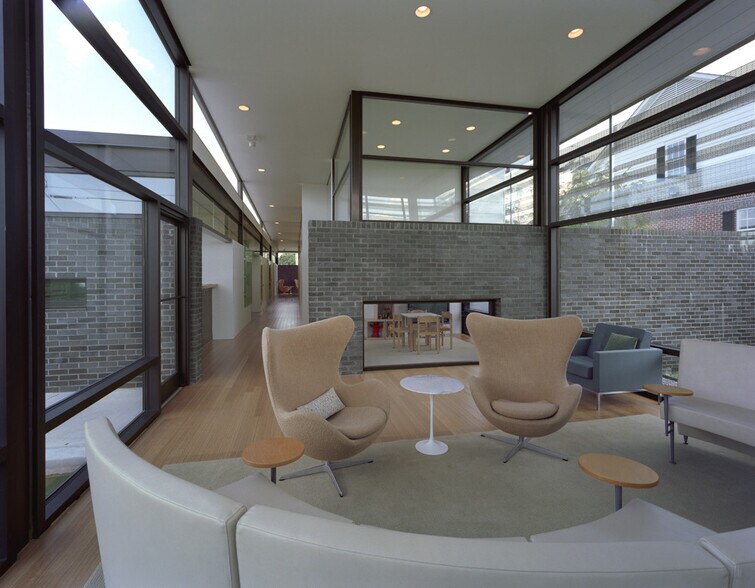 More Photos Of 2671 Appling Rd, Memphis Office For Sale