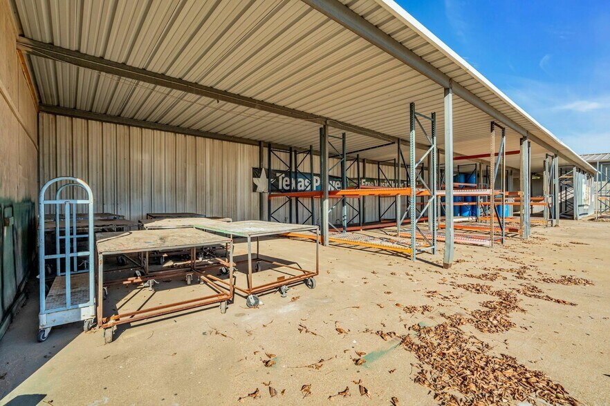 More Photos Of 1133 W Main St, Arlington Warehouse For Lease