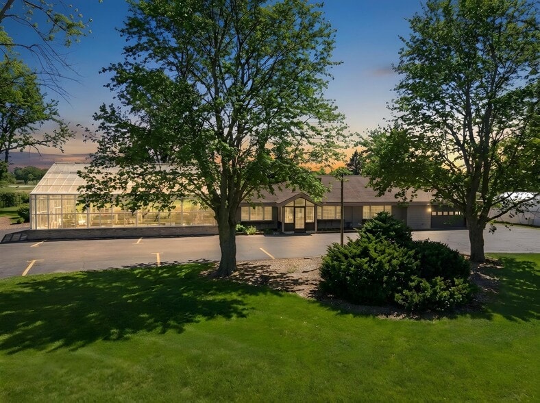 More Photos Of 1126 E State St, Sycamore Storefront Retail Residential For Sale