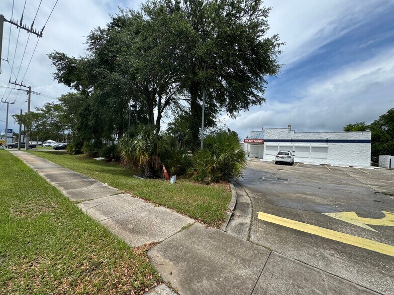 More Photos Of 895 N Nova Rd, Daytona Beach Convenience Store For Sale