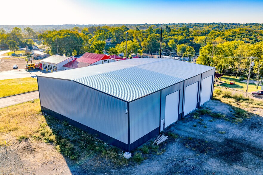 More Photos Of 1624 Blue Ridge Blvd, Kansas City Warehouse For Sale