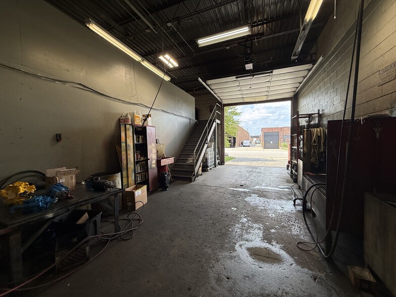 More Photos Of 135 Martin Ln, Elk Grove Village Warehouse For Sale