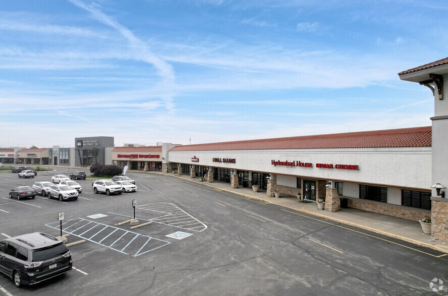 More Photos Of 8440-8540 Castleton Corner Dr, Indianapolis Storefront For Lease