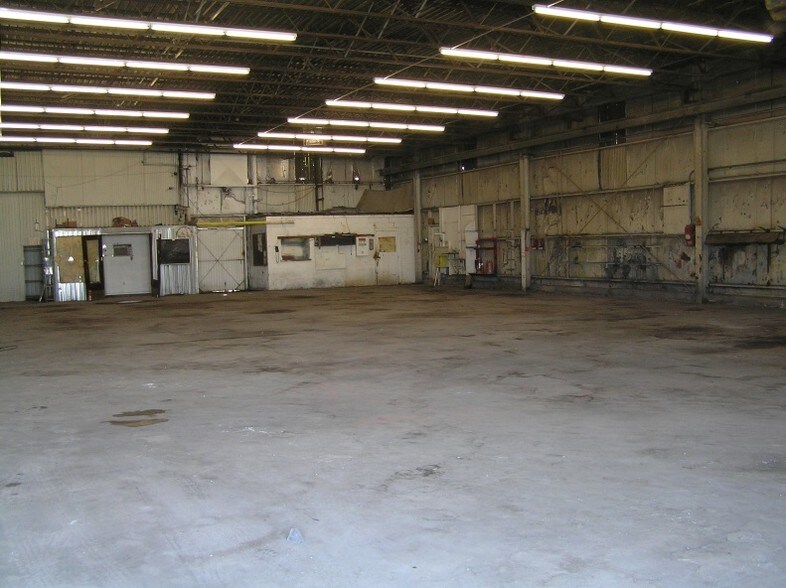 More Photos Of 7219 E 17th St, Kansas City Manufacturing For Lease