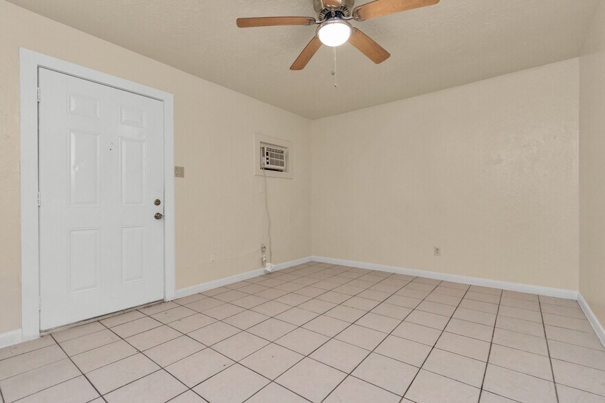 More Photos Of 409 Austin Rd, Conroe Apartments For Sale