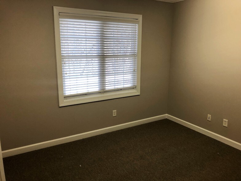 More Photos Of 2450 Atlanta Hwy, Cumming Office For Lease