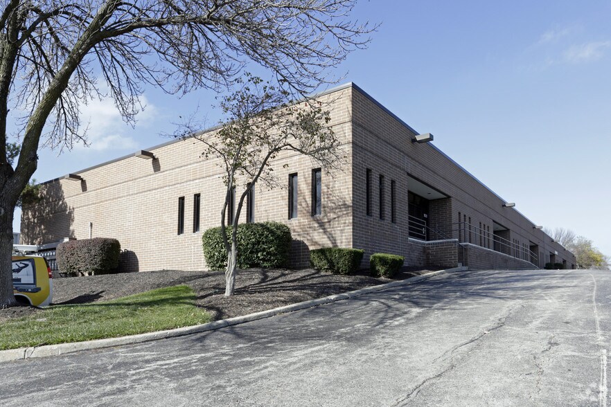 More Photos Of 9800-9822 Pflumm Rd, Lenexa Flex For Lease