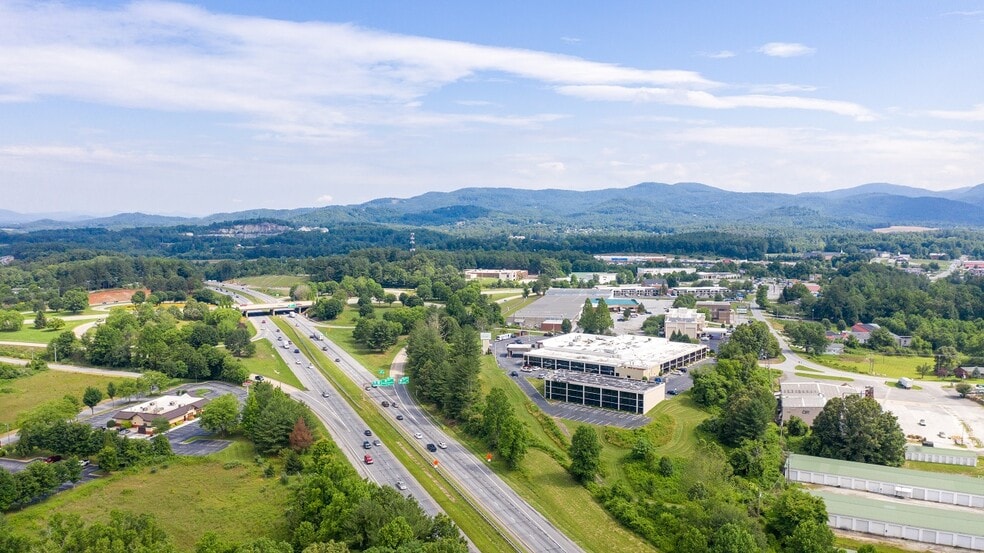 More Photos Of 201 Sugarloaf Rd, Hendersonville Hotel For Sale