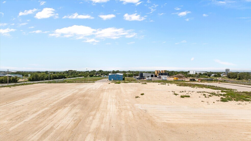 More Photos Of 14100 N Highway 171, Cresson Warehouse For Lease