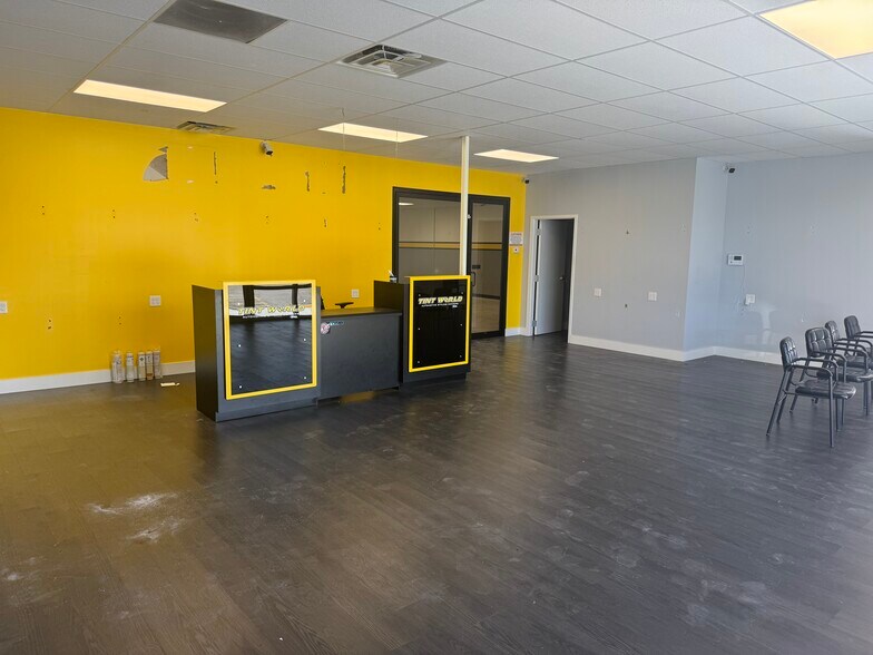 More Photos Of 3907 Baymeadows Rd, Jacksonville Storefront For Lease