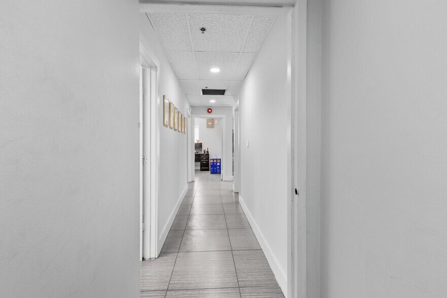 More Photos Of 13050 NW 43rd Ave, Opa Locka Warehouse For Lease