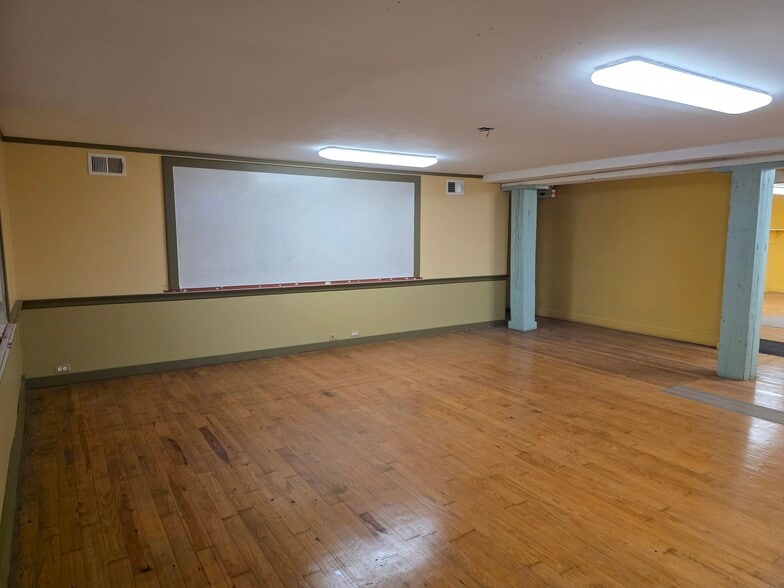 More Photos Of 1319-1321 Emerson St, Evanston Office For Lease